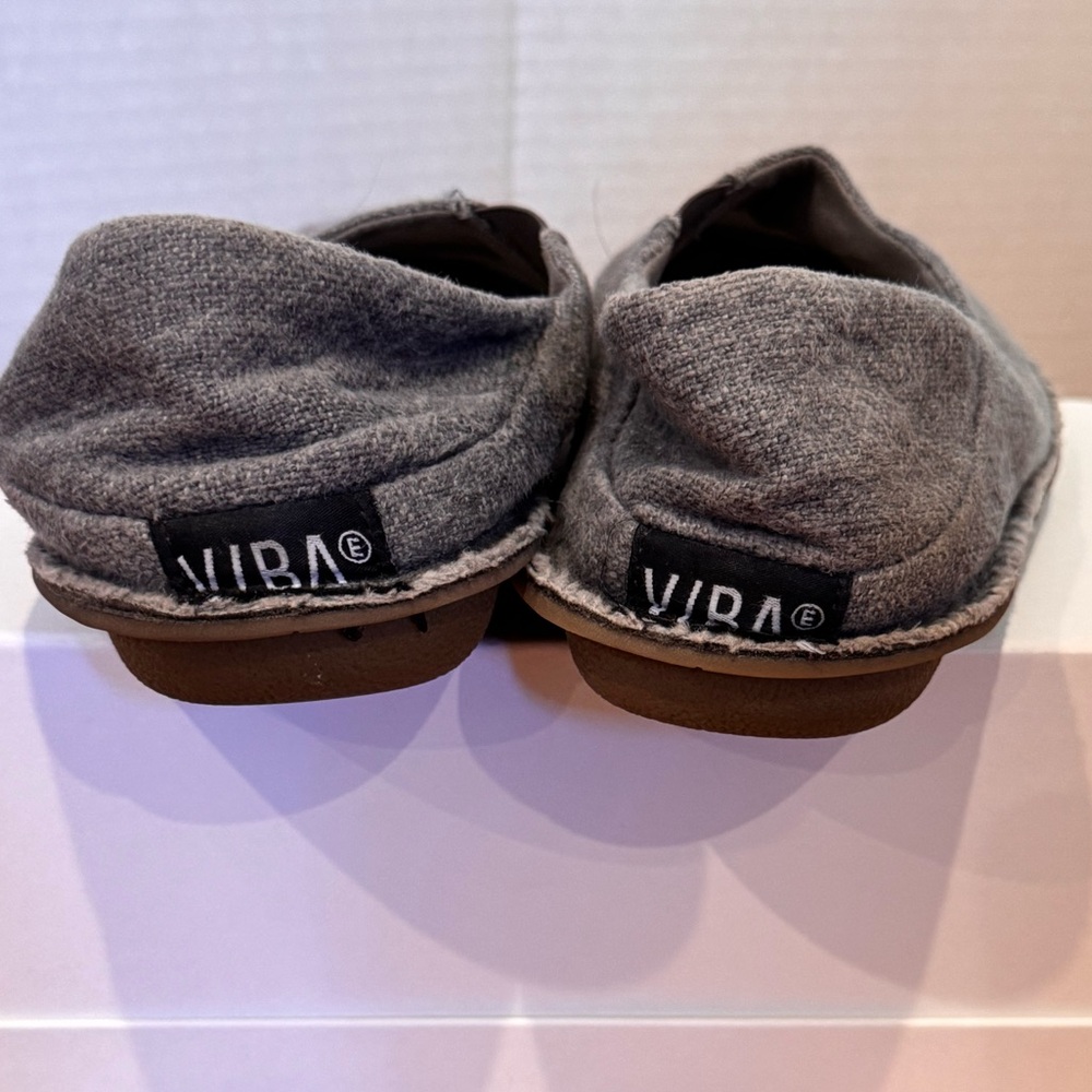 VIBAe Men’s Slip-On Loafers in Charcoal Gray - Picture 2 of 7
